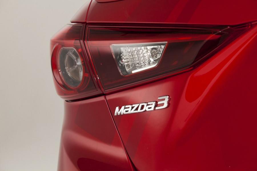 Mazda Vector 3 Concept 2013 года  (фото 4 из 18)
